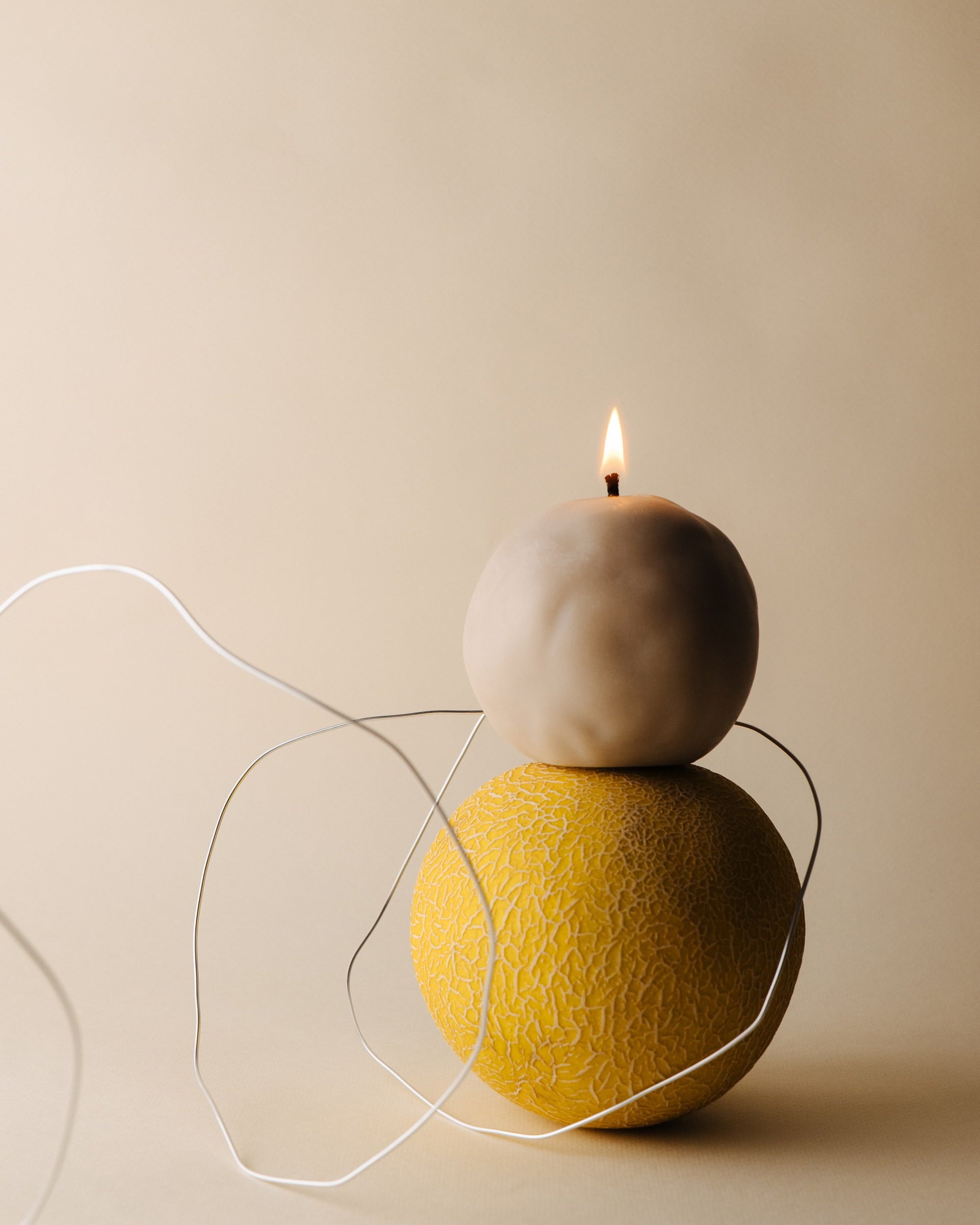 Ozdobna świeca "Ball" - Amber & Tobacco