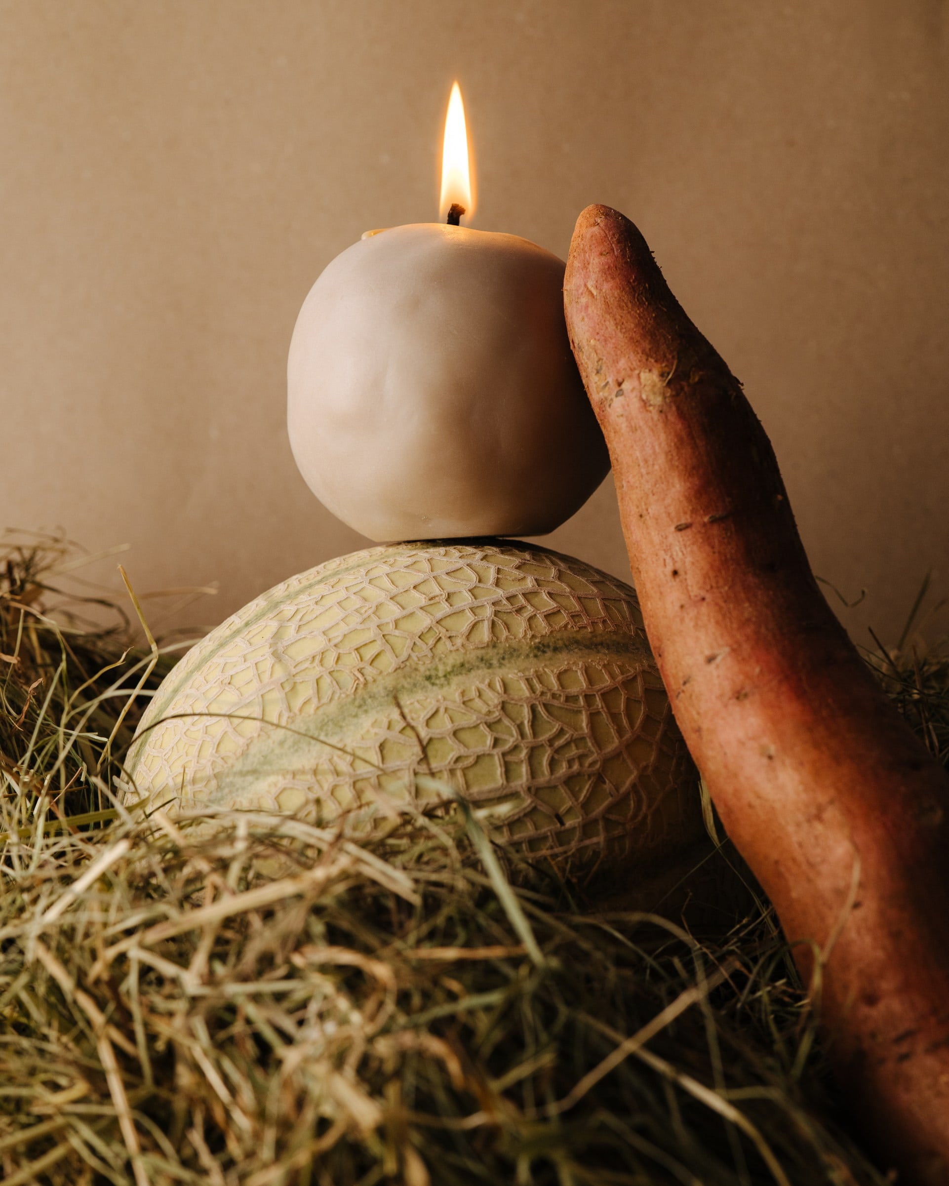Ozdobna świeca "Ball" - Amber & Tobacco