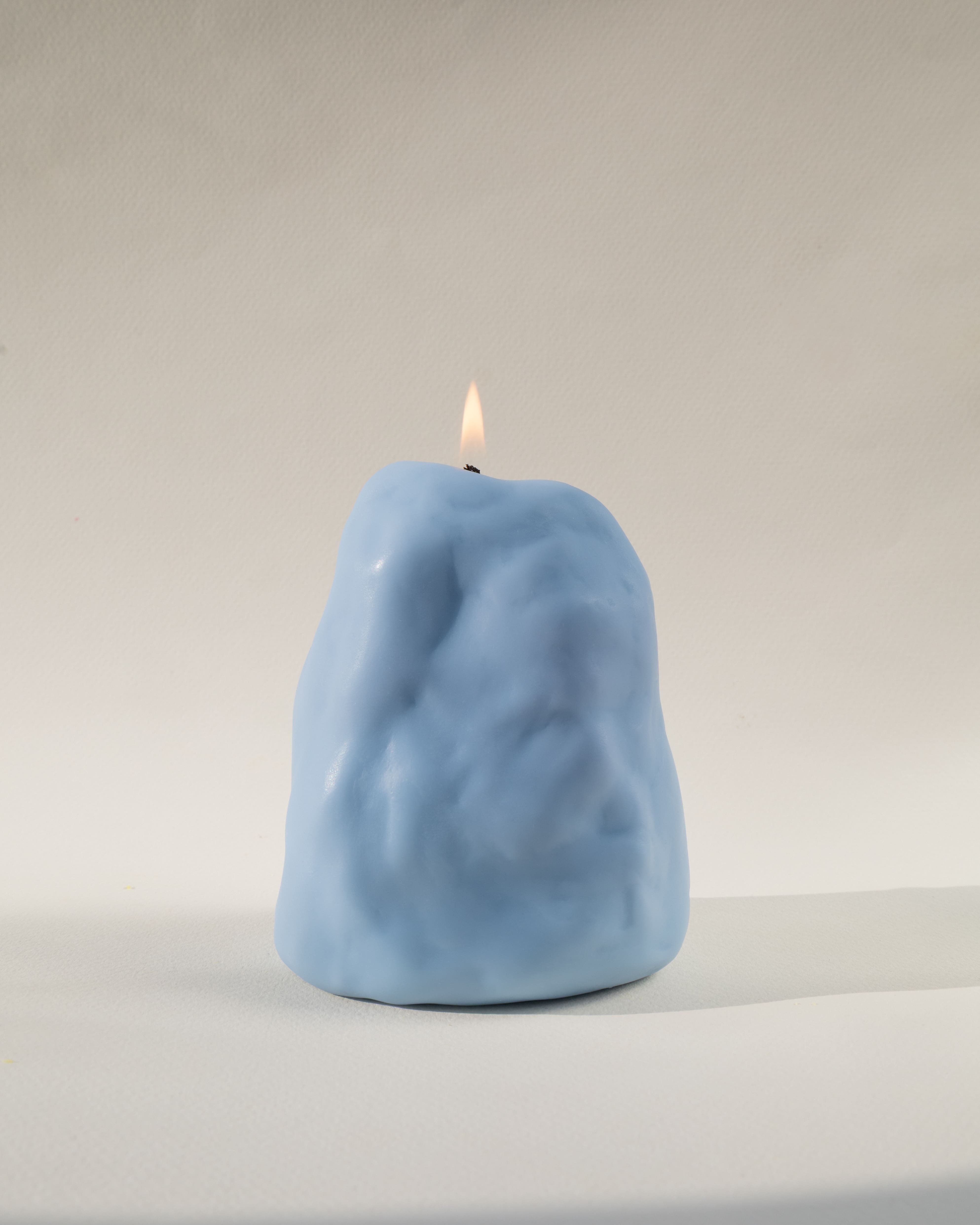 Decorative candle "SOLO" - blue, unscented